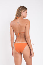 Carica l&#39;immagine nel visualizzatore di Gallery, Model Back: Rio De Sol Slip Bottom Ocre Ibiza-Comfy
