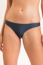Carica l&#39;immagine nel visualizzatore di Gallery, Gallery: Rio De Sol Slip Bottom Shark Essential
