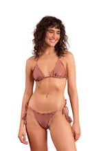 Carica l&#39;immagine nel visualizzatore di Gallery, Model Front: Rio De Sol Slip Bottom Shimmer-Copper Frufru-Fio
