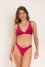 Carica l&#39;immagine nel visualizzatore di Gallery, Model Front: Rio De Sol Slip Bottom Shimmer-Desejo Nice-Fio
