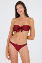 Carica l&#39;immagine nel visualizzatore di Gallery, Model Front: Rio De Sol Slip Bottom Shimmer-Divino Nice-Fio
