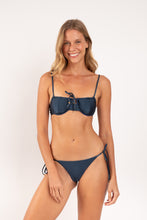 Carica l&#39;immagine nel visualizzatore di Gallery, Model Front: Rio De Sol Slip Bottom Shimmer-Shark Cheeky-Tie-Gold

