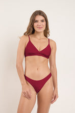 Carica l&#39;immagine nel visualizzatore di Gallery, Model Front: Rio De Sol Slip Bottom Touch-Carmim Essential
