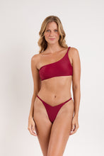 Carica l&#39;immagine nel visualizzatore di Gallery, Model Front: Rio De Sol Slip Bottom Touch-Carmim Gigi

