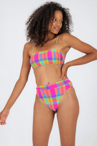 Model Front: Rio De Sol Slip Bottom Tulip-Garden Hotpant-Cos