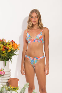 Model Front: Rio De Sol Slip Bottom Zinnia Nice-Fio