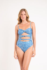 Model Front: Rio De Sol Intero Chuva Stella
