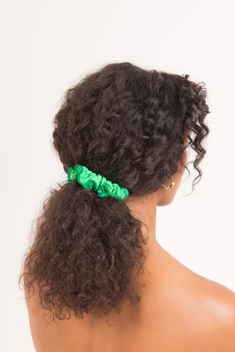Model Front: Rio De Sol Accessori Per Capelli Dots-Energy Scrunchie