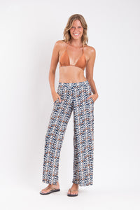Model Front: Rio De Sol Pantaloni Da Spiaggia Ikat Wide Pants