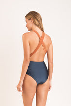 Carica l&#39;immagine nel visualizzatore di Gallery, Model Back: Rio De Sol Intero Nocciola Marina
