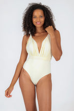 Carica l&#39;immagine nel visualizzatore di Gallery, Model Front: Rio De Sol Intero Off-White Marina
