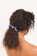 Carica l&#39;immagine nel visualizzatore di Gallery, Model Front: Rio De Sol Accessori Per Capelli Pottery Scrunchie
