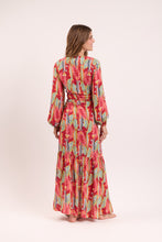 Carica l&#39;immagine nel visualizzatore di Gallery, Model Back: Rio De Sol Vestito Da Spiaggia Sea-Bloom Long Dress Verona
