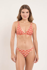 Model Front: Rio De Sol Completo Set Floral-Scales Alba Mia