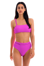 Carica l&#39;immagine nel visualizzatore di Gallery, Model Front: Rio De Sol Completo Set St-Tpz-Pink Reto Hotpant-High
