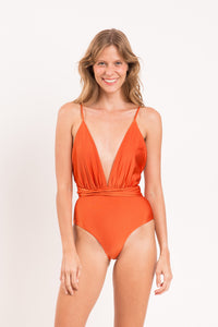 Model Front: Rio De Sol Intero Shimmer-Paprica New Vegas