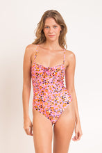 Carica l&#39;immagine nel visualizzatore di Gallery, Model Front: Rio De Sol Intero Sweet-Camo Julia
