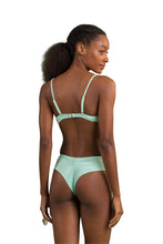 Carica l&#39;immagine nel visualizzatore di Gallery, Model Back: Rio De Sol Reggiseno Top Malibu-Menta Balconet
