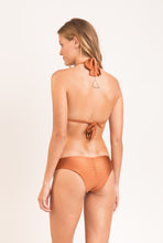 Carica l&#39;immagine nel visualizzatore di Gallery, Model Back: Rio De Sol Reggiseno Top Nocciola Mel
