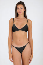 Carica l&#39;immagine nel visualizzatore di Gallery, Model Front: Rio De Sol Reggiseno Top Shimmer-Black Tri-Fixo
