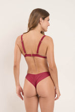 Carica l&#39;immagine nel visualizzatore di Gallery, Model Back: Rio De Sol Reggiseno Top Touch-Carmim Alba
