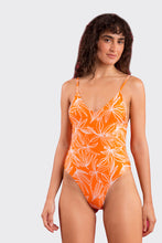 Carica l&#39;immagine nel visualizzatore di Gallery, Model Front: Rio De Sol Intero Trail-Orange Hype
