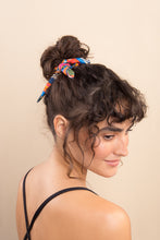 Carica l&#39;immagine nel visualizzatore di Gallery, Jungle Scrunchie
